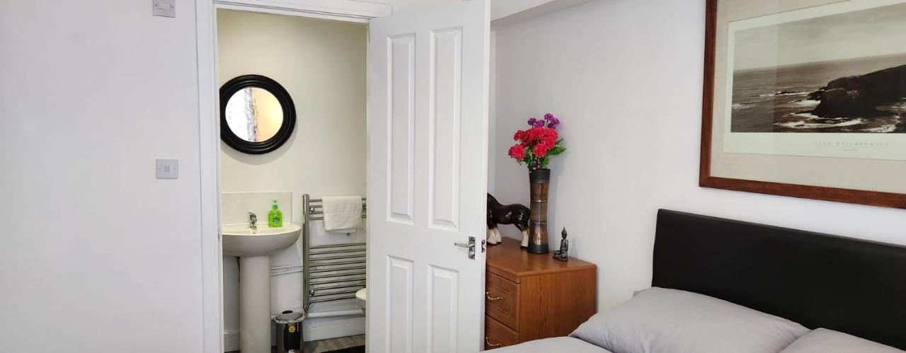 White House Ensuite Double Bedroom Warrington  Buitenkant foto