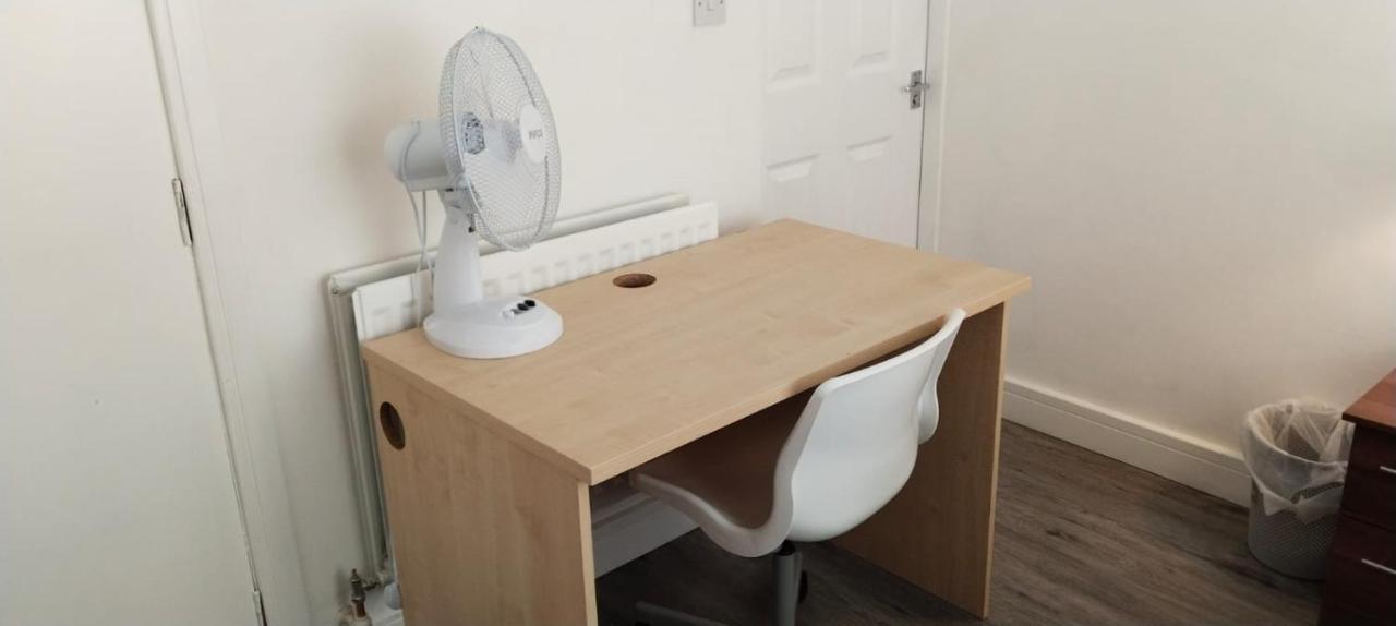 White House Ensuite Double Bedroom Warrington  Buitenkant foto