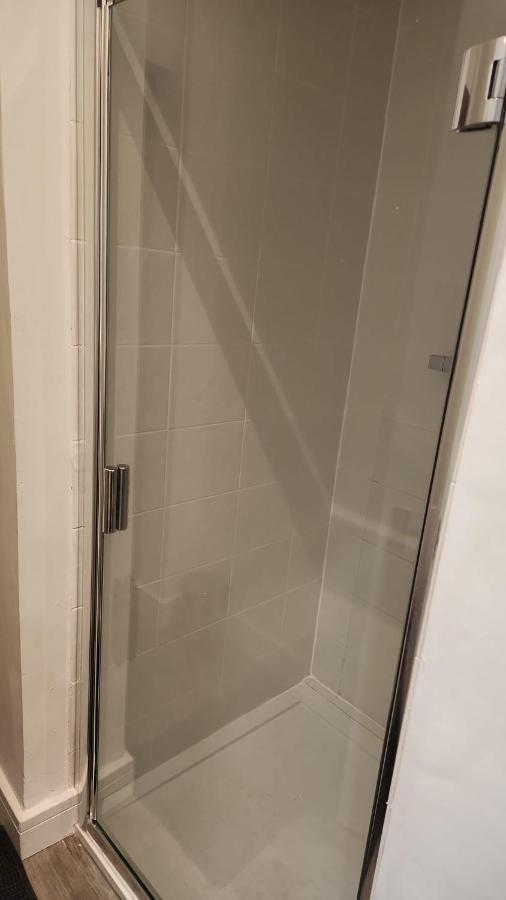 White House Ensuite Double Bedroom Warrington  Buitenkant foto