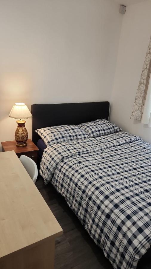 White House Ensuite Double Bedroom Warrington  Buitenkant foto