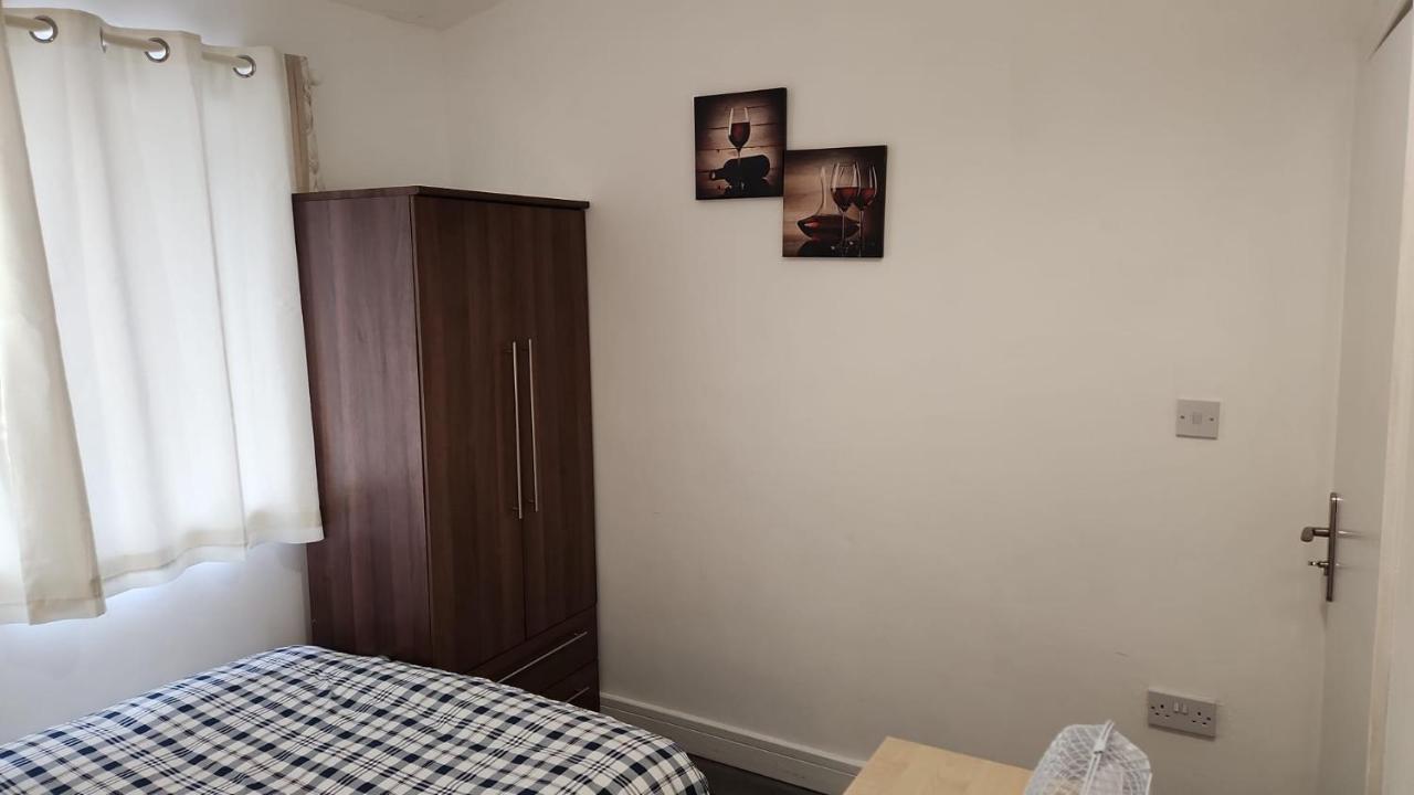 White House Ensuite Double Bedroom Warrington  Buitenkant foto